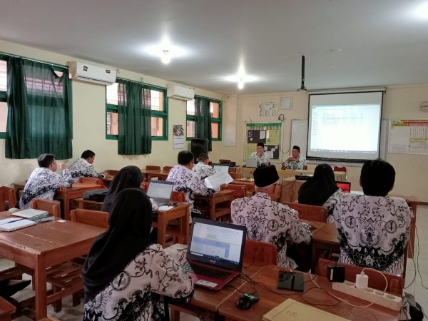 Rapat Kelulusan Kelas XII SMK TRMULIA Jakarta Tahun Pelajaran 2022/2023
