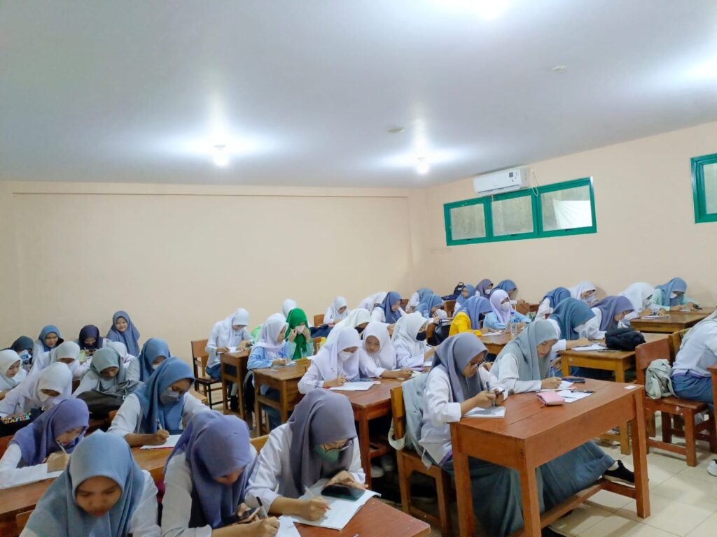 Kegiatan Rutin Sholat Dhuha bersama di SMK Trimulia Jakarta