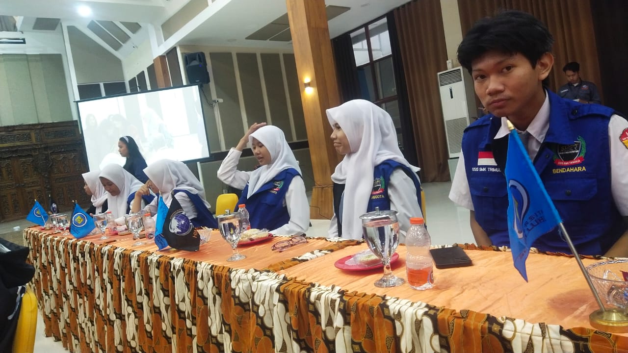 MoU OSIS SMK Trimulia Jakarta dengan Himpunan Mahasiswa Hubungan Internasional kampus Budi Luhur MoU OSIS SMK Trimulia Jakarta dengan Himpunan Mahasiswa Hubungan Internasional kampus Budi Luhur