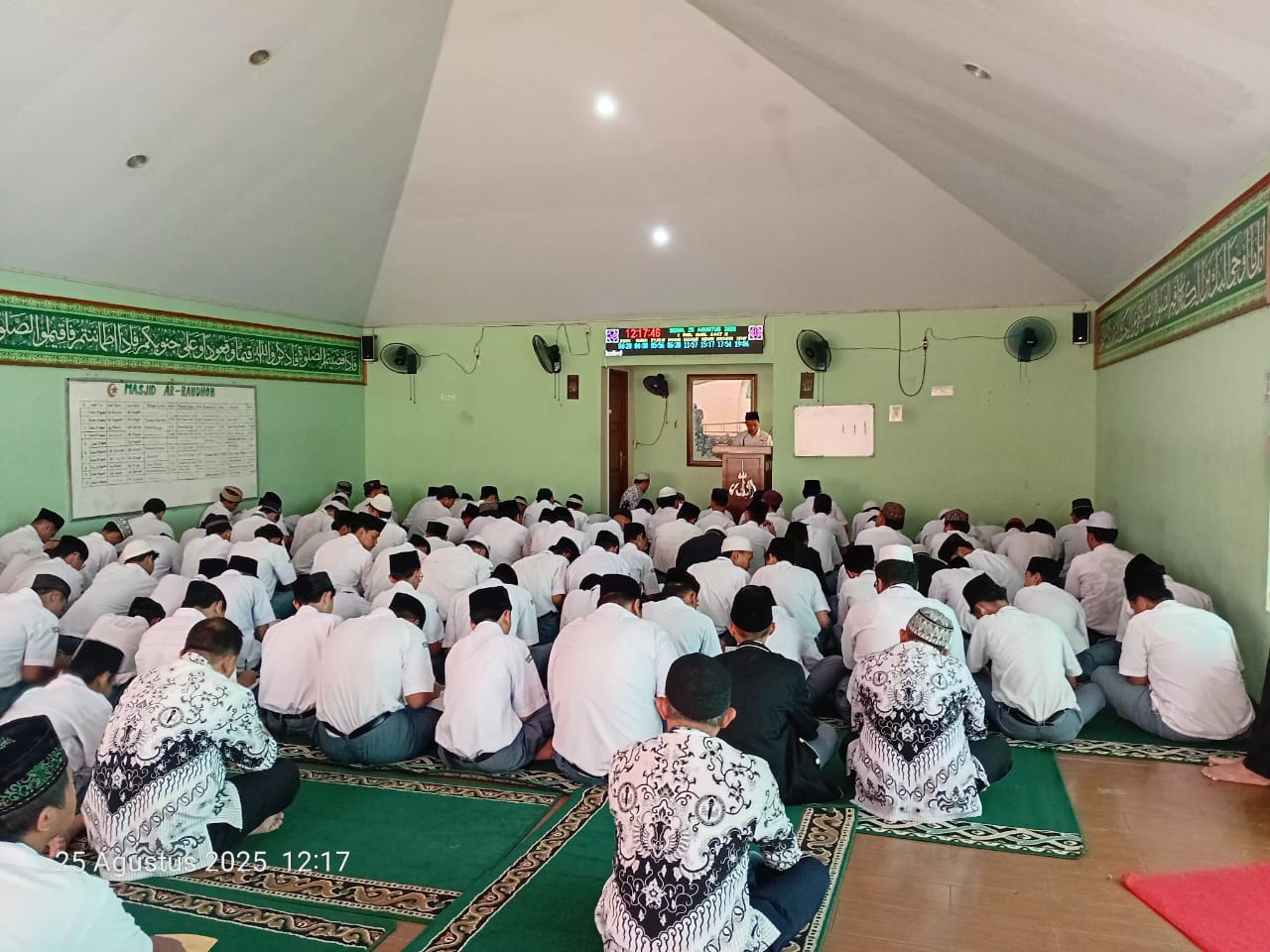 Menumbuhkan Karakter Islami di SMK Trimulia Jakarta Menumbuhkan Karakter Islami di SMK Trimulia Jakarta