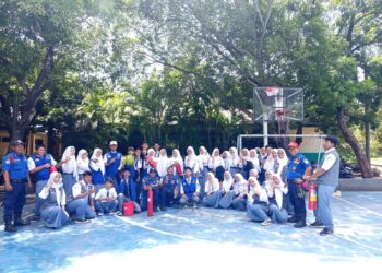 Simulasi Kebakaran di SMK Trimulia Jakarta Bersama Damkar Petukangan Selatan