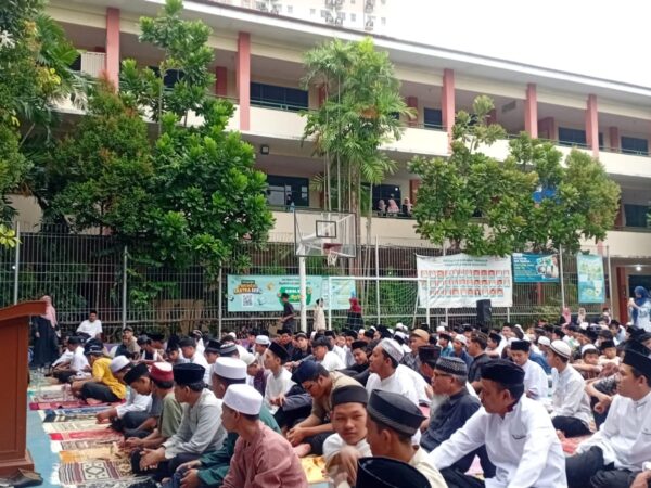 Semarak Puncak Pesantren Ramadan SMP & SMK Trimulia Jakarta: Berbagi dan Berprestasi Semarak Puncak Pesantren Ramadan SMP & SMK Trimulia Jakarta: Berbagi dan Berprestasi